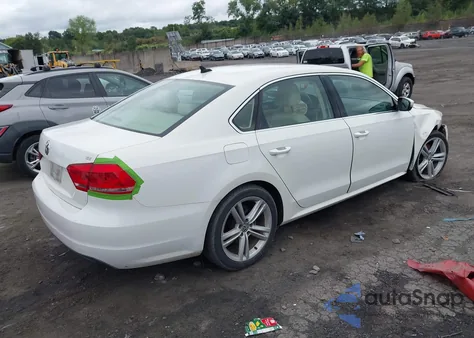 2014 Volkswagen Passat 2.5L Se из США, поврежденный, VIN 1VWBP7A32EC019559